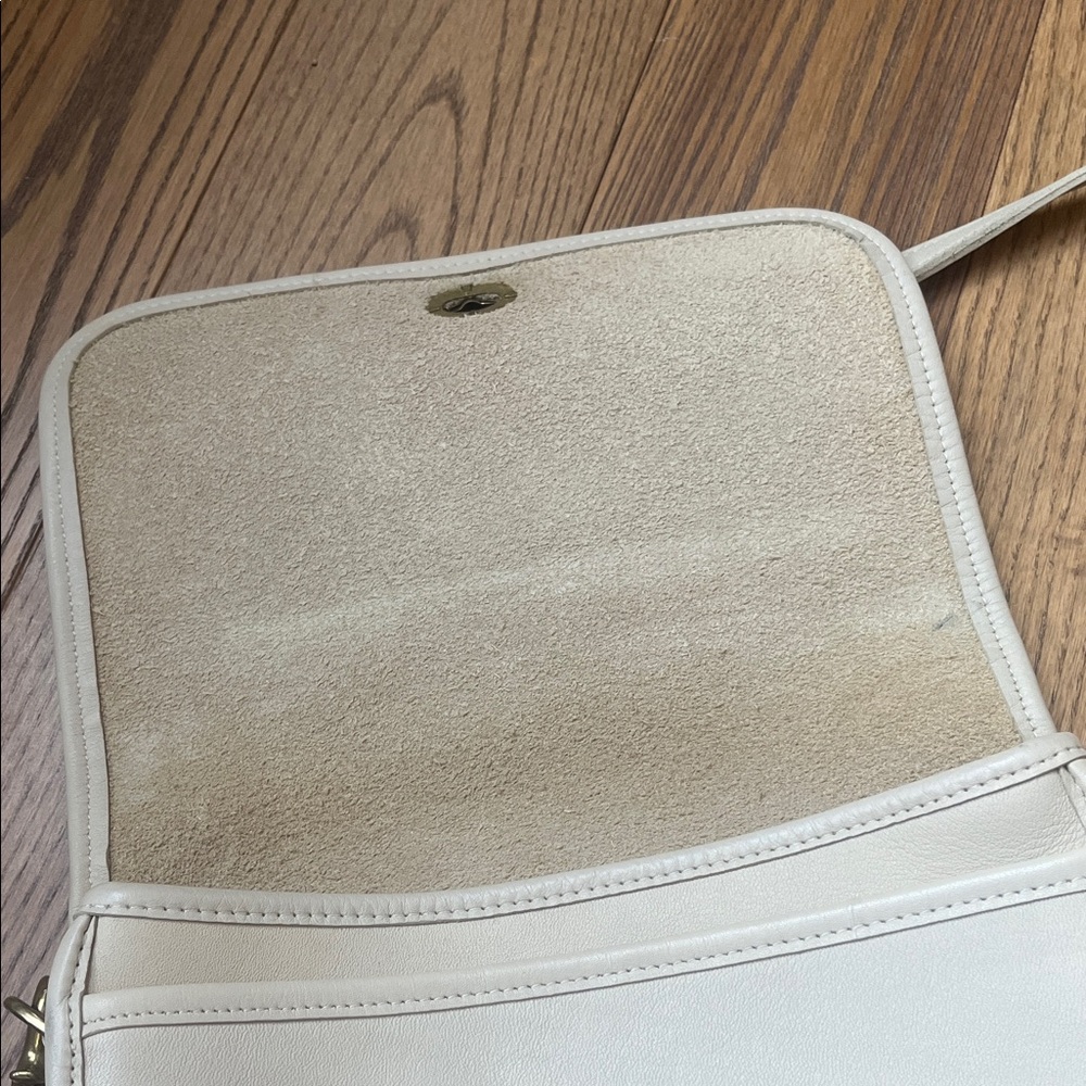 Vintage Coach white leather 9755 Crossbody Bag penny pocket purse - Picture 4 of 8